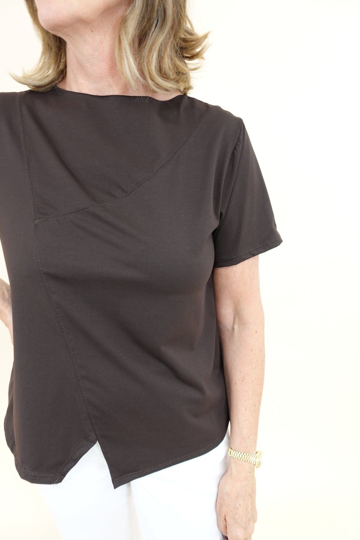 T-shirt Assimmetrica Marrone