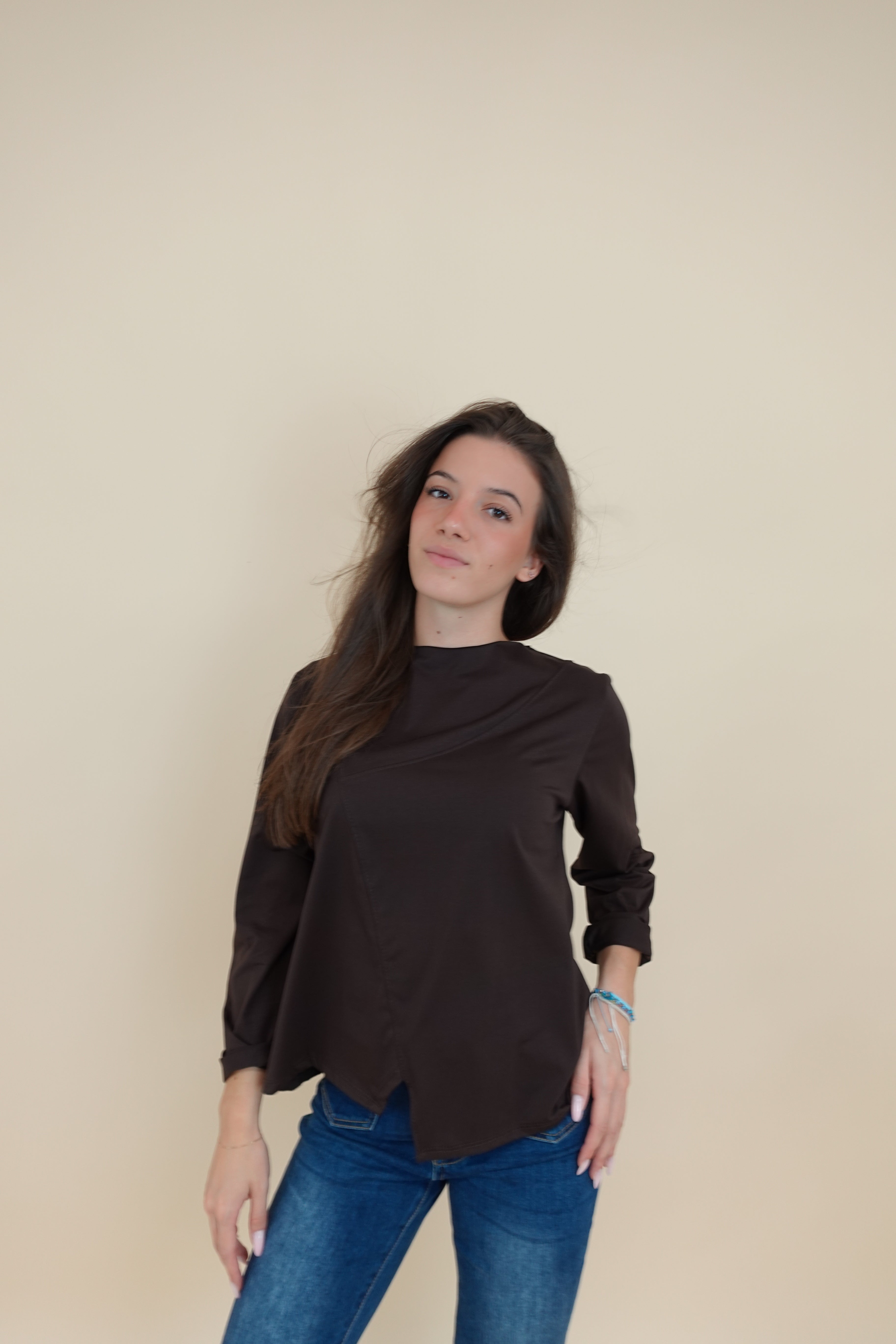 Maglia assimentrica marrone