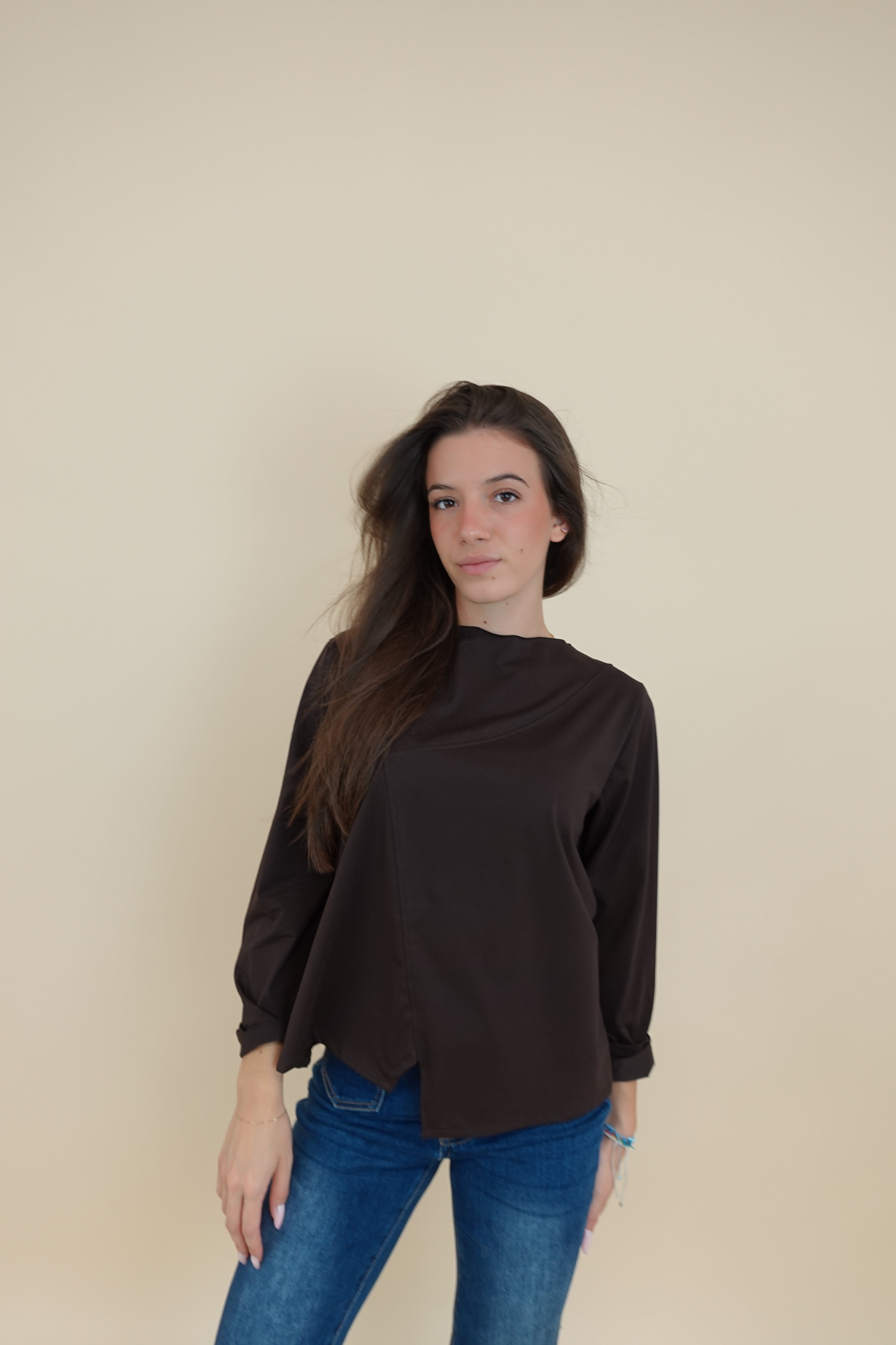 Maglia assimentrica marrone