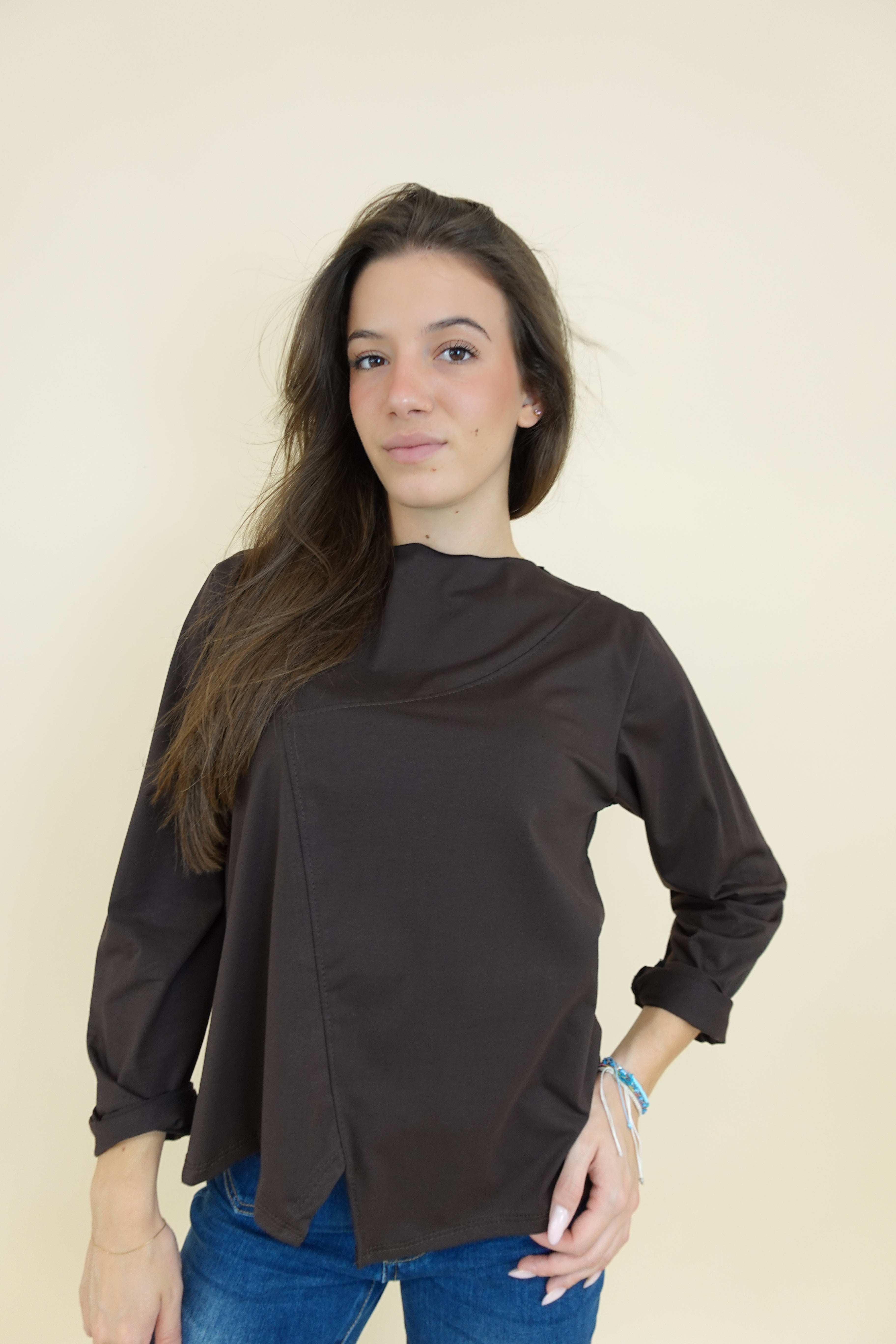 Maglia assimentrica marrone